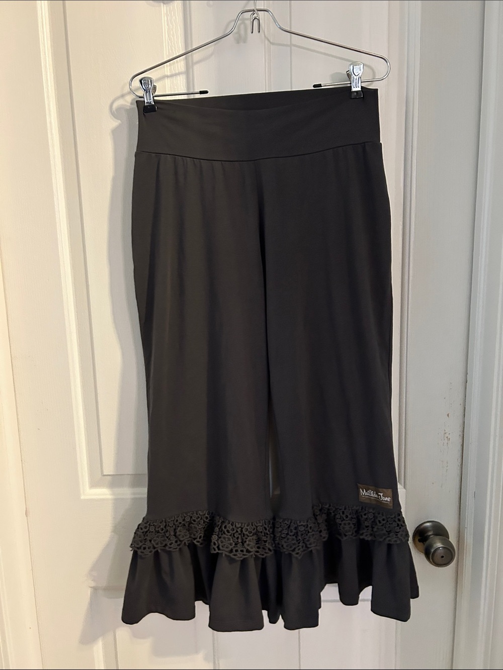 Matilda Jane women’s big ruffle crop, dark gray, size medium